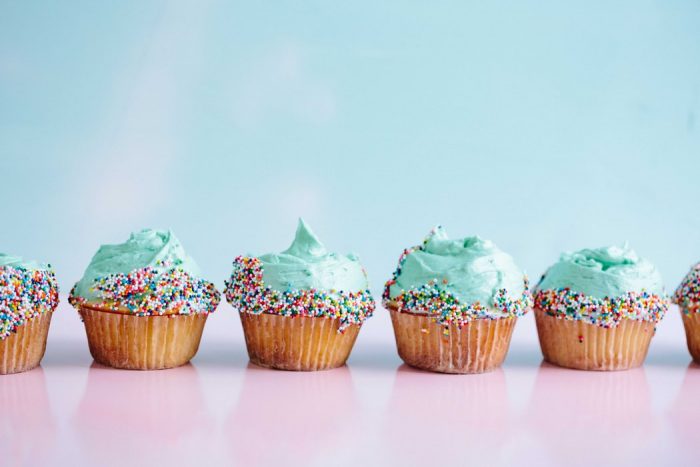 Make your own cupcakes for an art party!