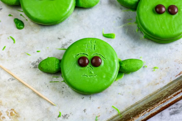 Turn your May the Fourth Celebration into an Epic Star Wars Party with these cute and fun Baby Yoda Oreos. Follow these simple instructions to create yours!