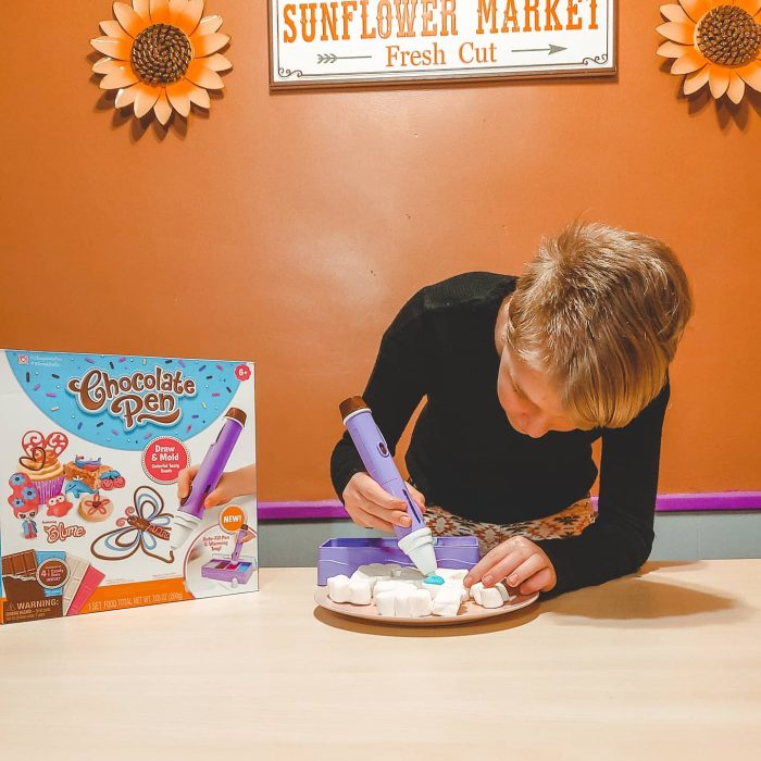 Chocolate Pen Review: Draw in chocolate and create delicious edible creations with the Chocolate Pen. Makes a great gift for kids of all ages!