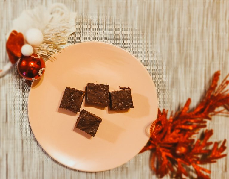 Try this Easy, Creamy Vegan Chocolate Peanut Butter Fudge Recipe!