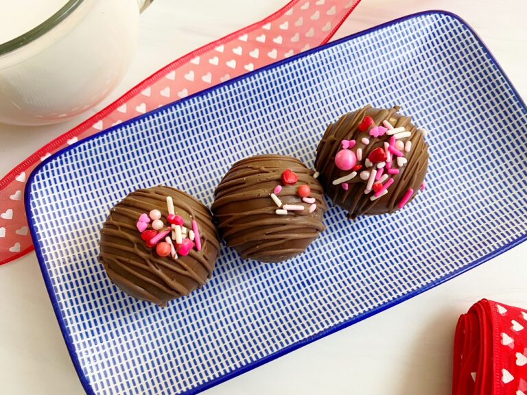 How to make your own Valentine’s Day Hot Cocoa Bombs at Home!
