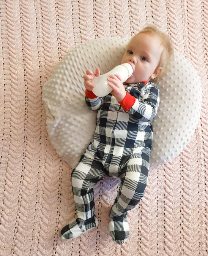 baby drinking from evenflo bottle