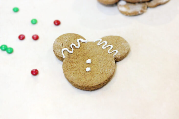 Mickey Gingerbread Cookies - Decorating with icing